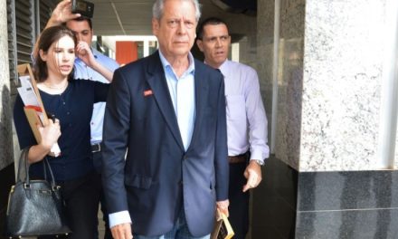 Conversa de celular mostra Dirceu discutindo ministérios de Dilma