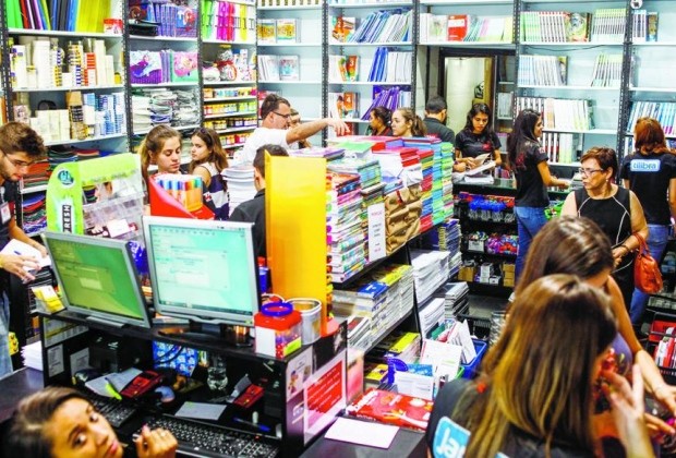 Sem pesar no bolso: confira dicas para economizar na compra do material escolar