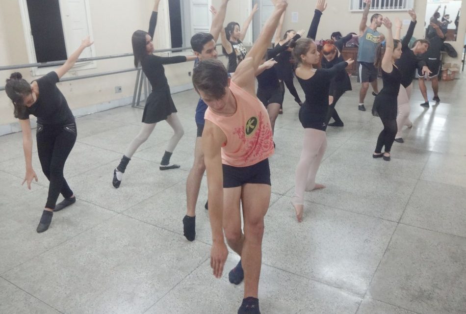 Alunos da Emad participarão de concurso de dança em Bambuí