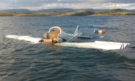 Piloto e filho morrem em acidente de avião no Lago de Furnas