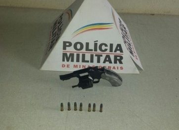 PM prende indivíduo por porte ilegal de arma de fogo em Arcos