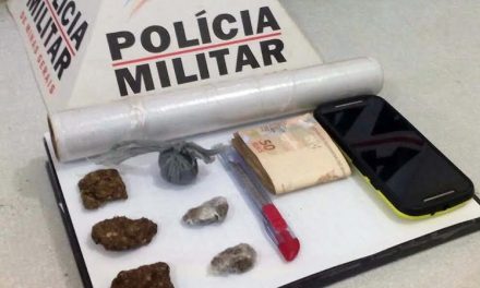 Jovem é preso e menor apreendido com drogas em Arcos