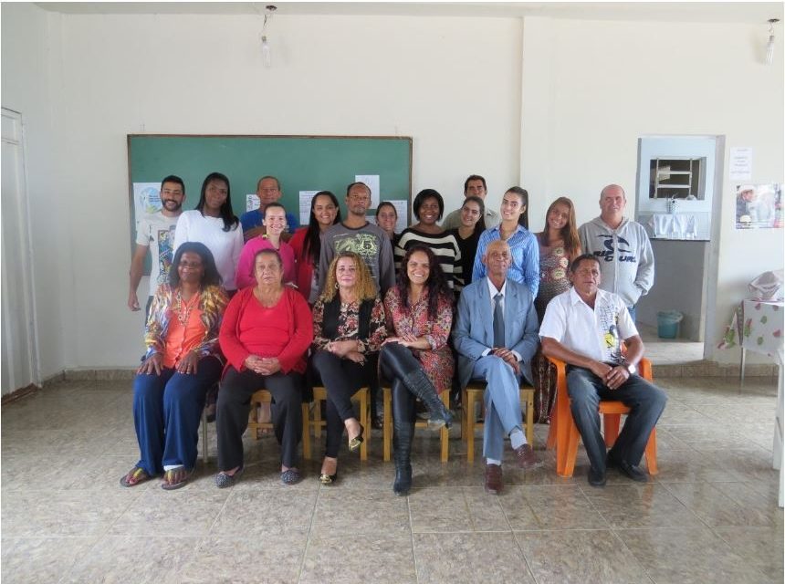 Alunos de Serviço Social participam de projeto de extensão no bairro Maringá