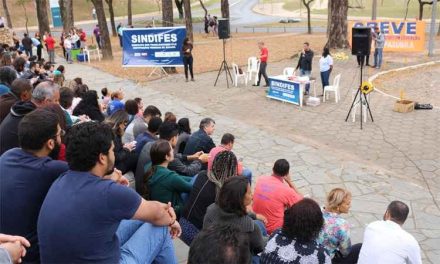 Técnico-administrativos da UFMG e outras três instituições entram em greve