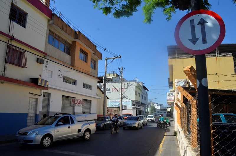 Trânsito na rua Dr. Carlos Chagas volta a ser de mão dupla