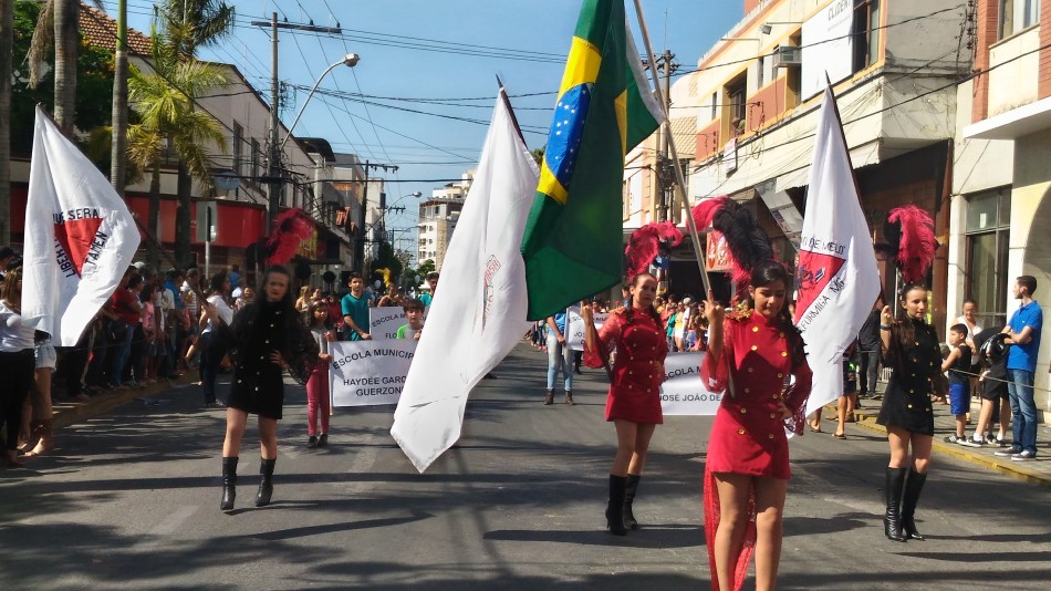 Dia da Independência é marcado com desfile cívico em Formiga