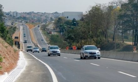 Previsão é de 160 mil veículos na MG-050 durante feriado prolongado