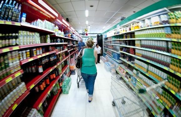 Impostos da cesta básica e do setor de higiene podem subir 59,83%, em média, com reforma tributária