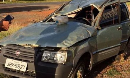 Carro capota na MG-050 em Pimenta e deixa uma vítima fatal