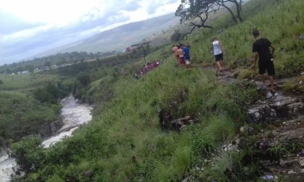 Tromba d’água deixa 30 pessoas ilhadas em cachoeira