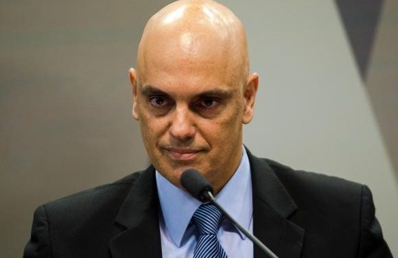 Moraes autoriza PF a usar provas de vazamento de dados por Bolsonaro em investigação sobre milícia digital