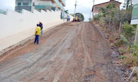 Prefeitura reinicia asfaltamento em várias ruas da cidade