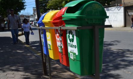 Lixeiras são instaladas no Centro de Formiga