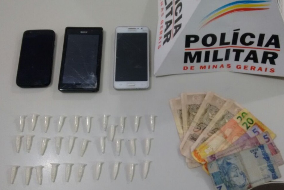 PM prende jovens que venderiam cocaína na Festa do Trabalhador em Arcos