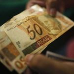 Brasileiros gastam quase R$ 15 bilhões em encomendas internacionais em 2024, novo recorde