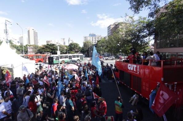 Bloqueios e protestos marcam dia de paralisação em 22 estados e no DF