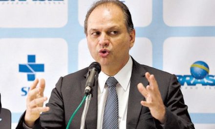 Ministro diz que ‘médico tem de parar de fingir que trabalha’