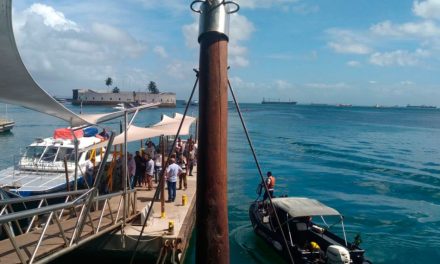 Embarcação de travessia vira e deixa cinco mortos na Bahia