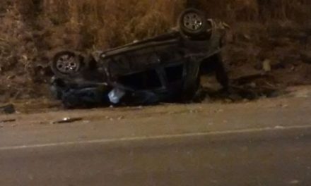 Caminhonete com nove jovens capota em Divinópolis e uma passageira morre