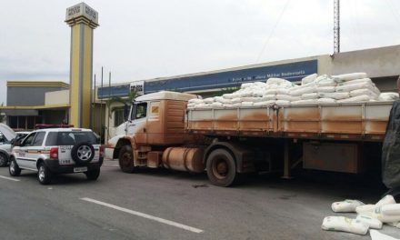 Carreta carregada de drogas e armas é interceptada na MG-050