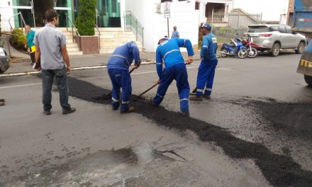 Operação tapa-buracos é realizada na região central de Formiga