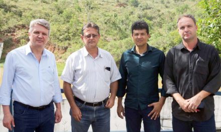 Jaiminho Martins visita local de construção de barragem em Formiga