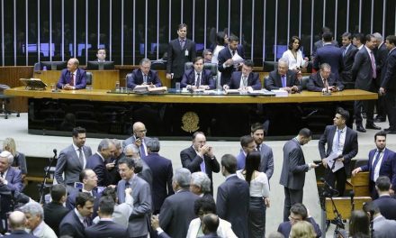 Câmara pagou passagens aéreas de até R$ 45 mil para deputados