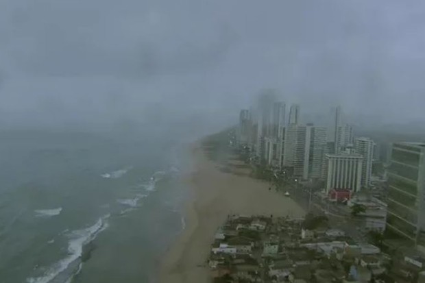 Helicóptero da TV Globo cai e deixa pelo menos dois mortos