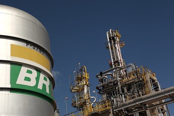 Economia Petrobras reajusta hoje preço médio da gasolina e do diesel nas refinarias