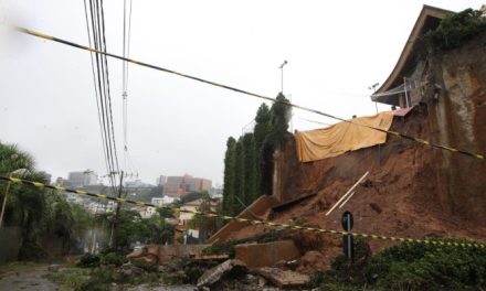 Mais de 100 ocorrências por causa da chuva são registradas em BH nesta sexta