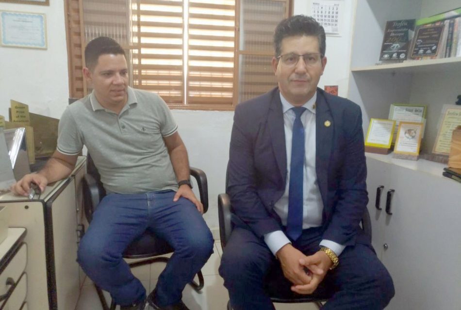 Vereador belorizontino visita redação do UN