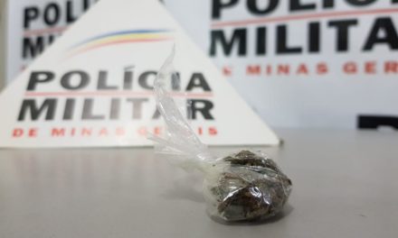 Quatro são encaminhados para a delegacia de Arcos com drogas