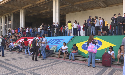 Professores da rede estadual decidem manter greve em Minas