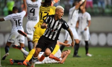 Galo supera a arbitragem e vence o Corinthians por 1 a 0 no Independência