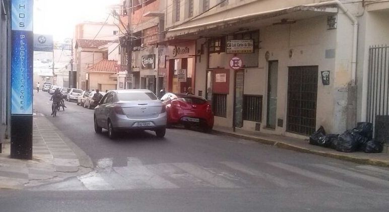 Tráfego em rua no Centro ficará interditado nesta terça-feira