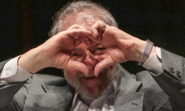 Durante o governo Lula houve um aumento de impostos a cada 37 dias