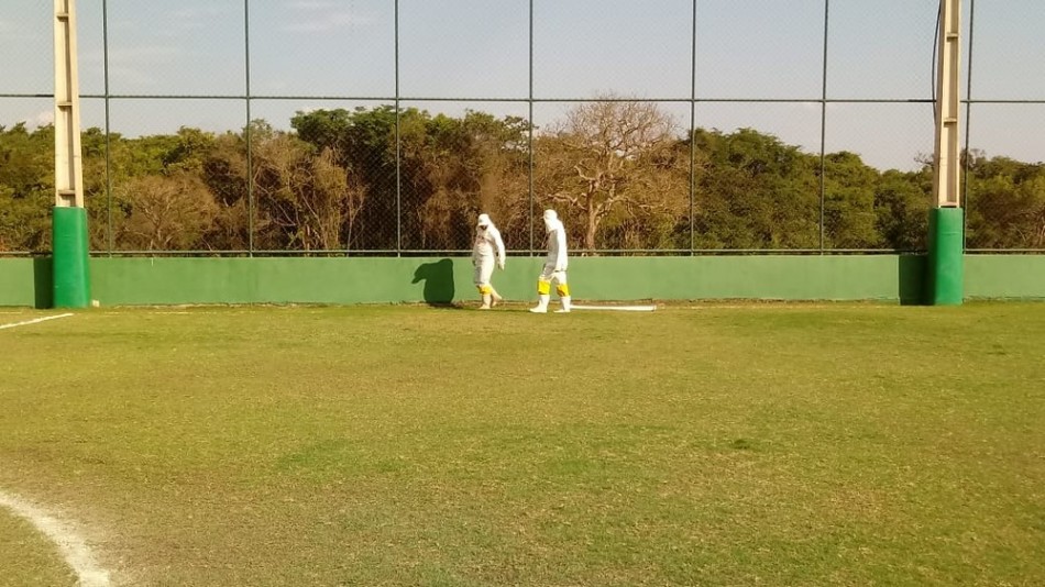 Campos de futebol permanecem interditados em Divinópolis após encontro de carrapatos