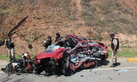 Homens morrem em acidente durante fuga após assassinato no interior de Minas