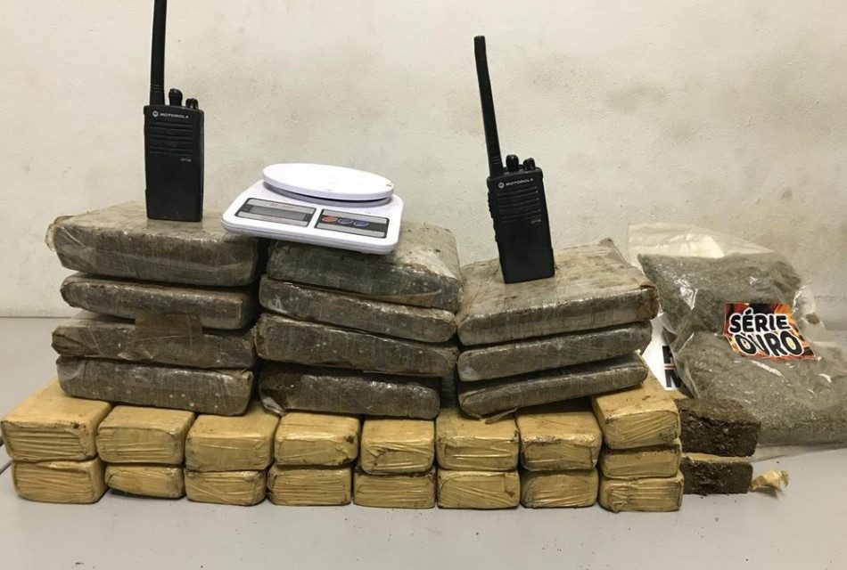 Mais de 20 tabletes de maconha são apreendidos em comunidade de Pará de Minas