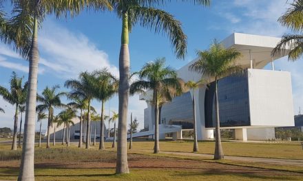 Salários dos servidores de Minas começam a ser pagos em 14 de janeiro