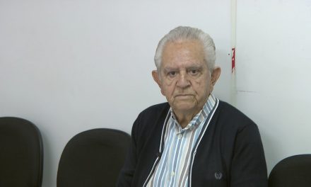 Vereadores protocolam pedido de impeachment contra o prefeito de Divinópolis