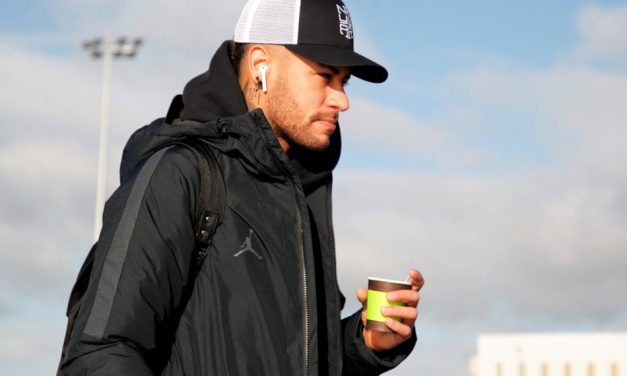 Prestes a fazer exame de DNA, suposta filha de Neymar é internada