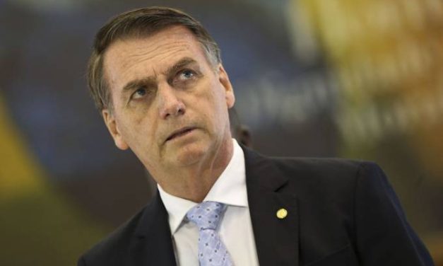 Bolsonaro é internado em hospital dos Estados Unidos