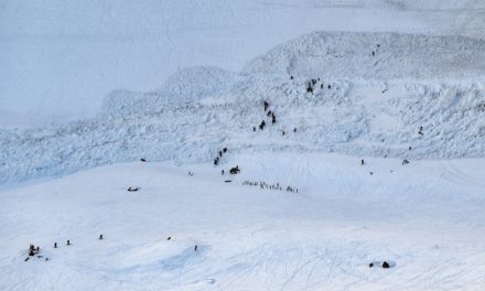 Avalanche em estação de esqui na Suíça deixa um morto