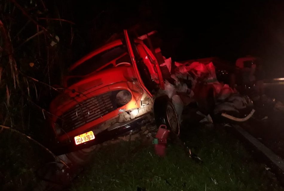 Acidente entre carreta e caminhão é registrado na MG-050