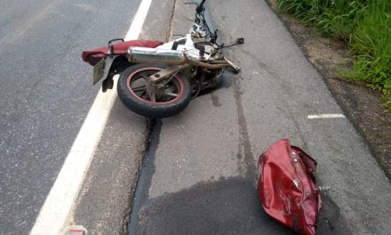 Casal morre após moto bater de frente com carreta na BR-354