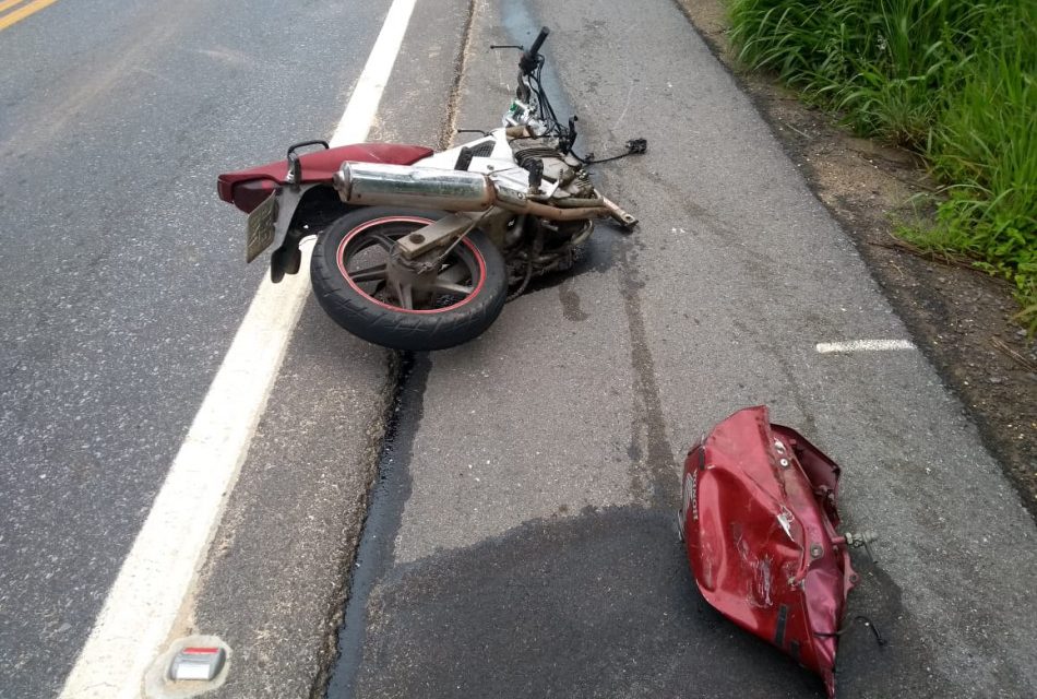 Casal morre após moto bater de frente com carreta na BR-354