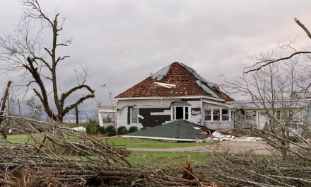 EUA: tornado atinge Alabama deixando rastro de morte e destruição