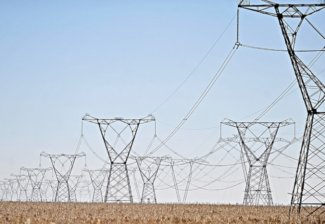 Brasileiros pagam pela segunda conta de luz mais cara do mundo