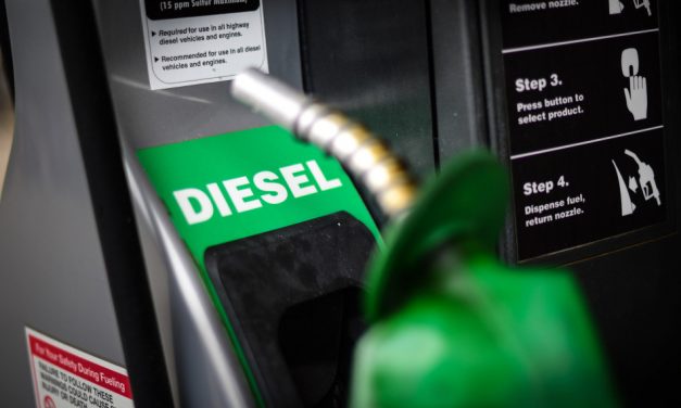 Zema prorroga alíquota do ICMS sobre o diesel em 14%; tanqueiros reclamam